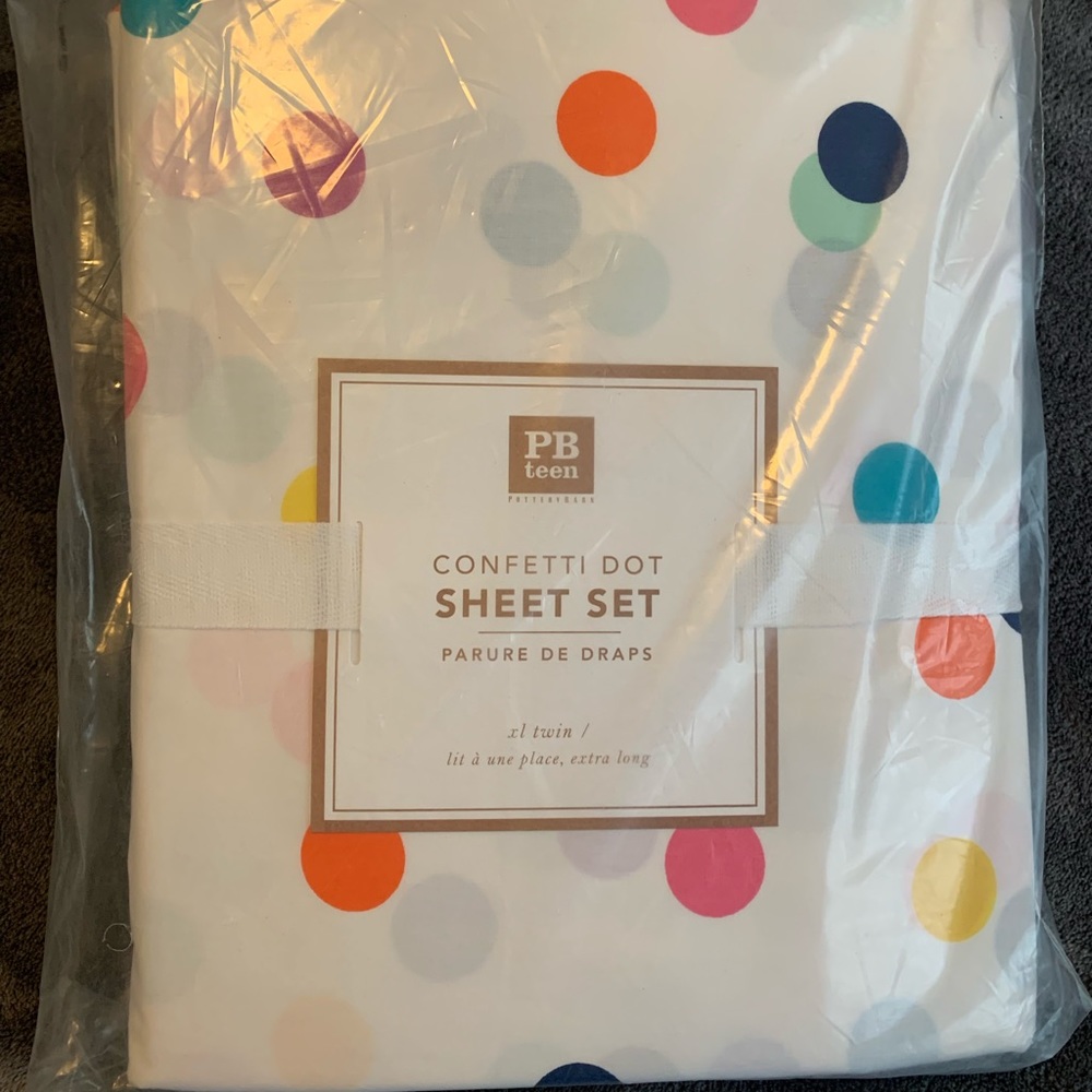 PB Teen “Confetti Dot” Sheet set